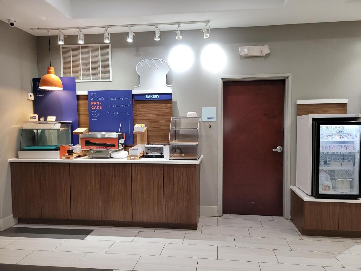 Holiday Inn Express Hotel & Suites Vidor South, An Ihg Hotel Bagian luar foto